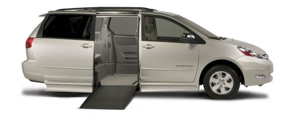  Toyota Sienna 2006 года  (фото 2 из 36)
